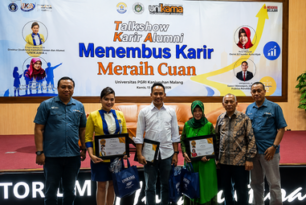 Talkshow Karir Alumni Unikama Bekali Calon Wisudawan Strategi Menembus Dunia Kerja dan Meraih Cuan Talkshow Karir Alumni Unikama Bekali Calon Wisudawan Strategi Menembus Dunia Kerja dan Meraih Cuan