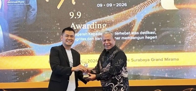 Rektor Unikama Raih Penghargaan Environmental Education Campus Inovator